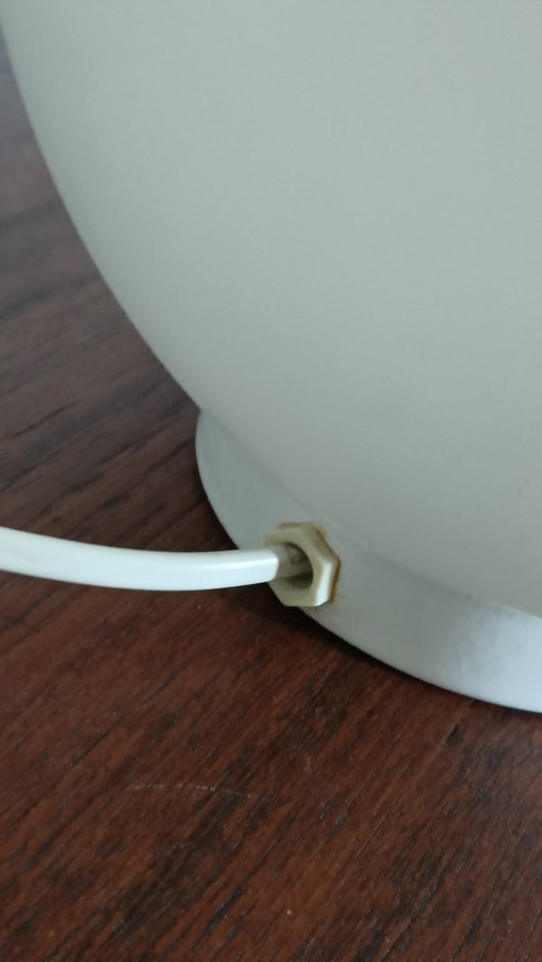 Réservée Véronique - Lampe oeuf opaline des années 70 – Image 4