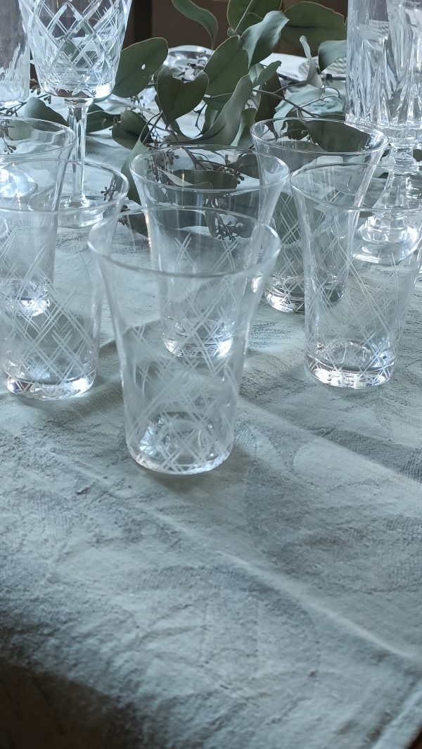 Set de 6 anciens petits verres à eau en verre gravé – Image 2