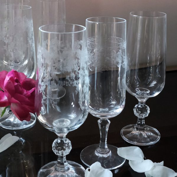 Ensemble dépareillé de 6 flûtes en cristal