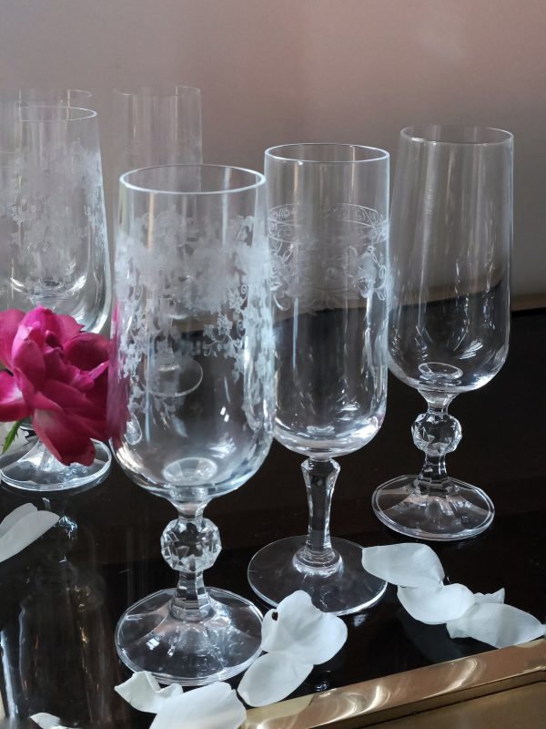 Ensemble dépareillé de 6 flûtes en cristal