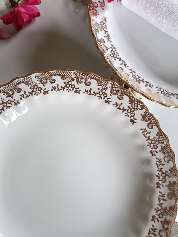 Réservées - Service de 6 assiettes plates en porcelaine blanche et or – Image 4