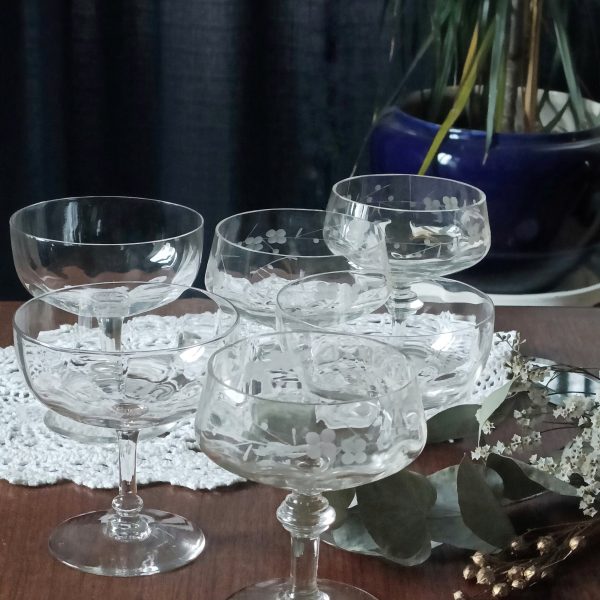 Service dépareillé de coupes champagne cristal