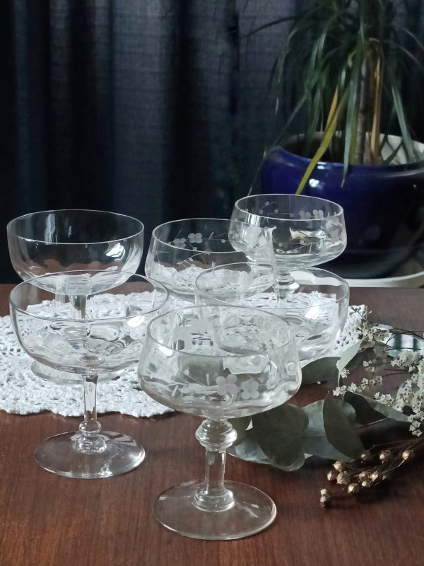 Service dépareillé de coupes champagne cristal