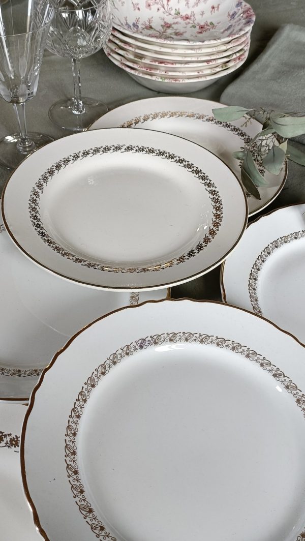 Ensemble dépareillé de 6 assiettes plates crème et or – Image 3