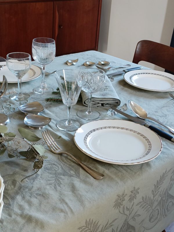 Ensemble dépareillé de 6 assiettes plates crème et or – Image 5