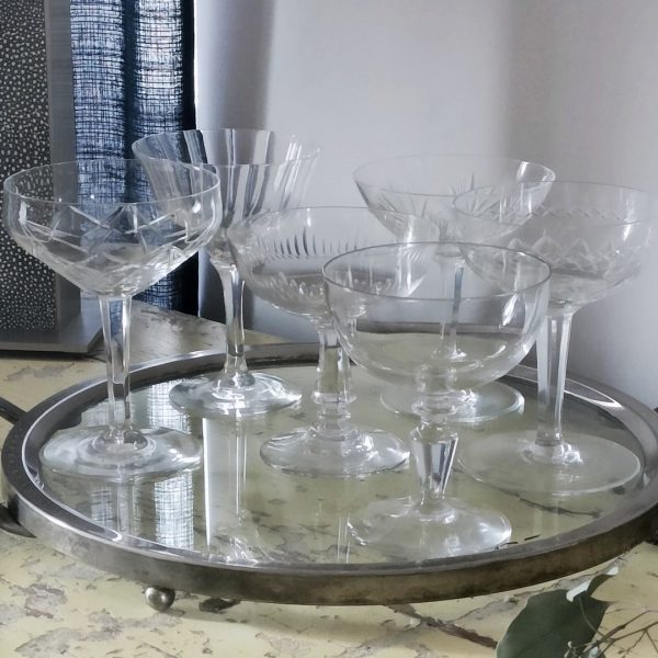 Service dépareillé de coupes à champagne en cristal