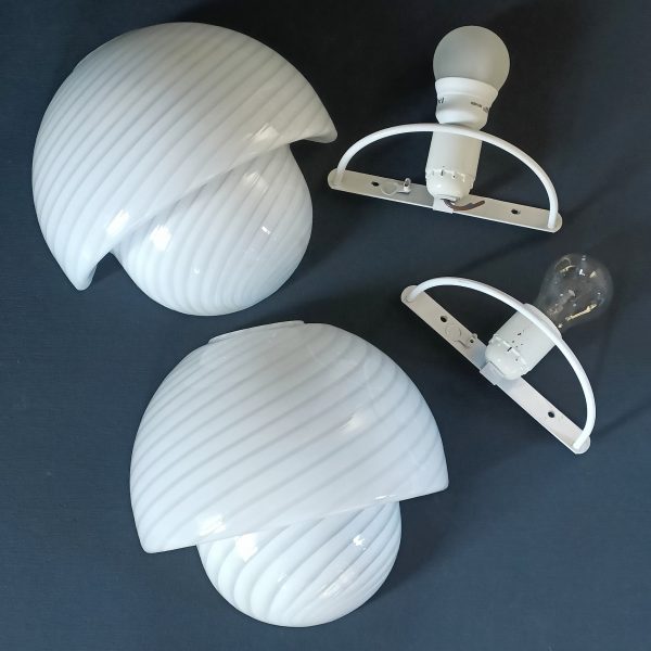 Paire d'appliques blanches en verre de Murano