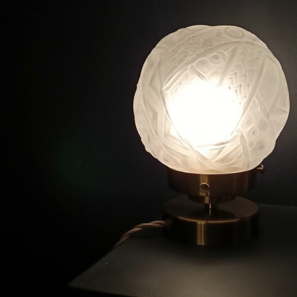 Lampe à poser globe art déco blanc