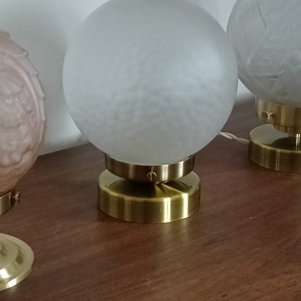 Lampe à poser globe vintage blanc gaufré