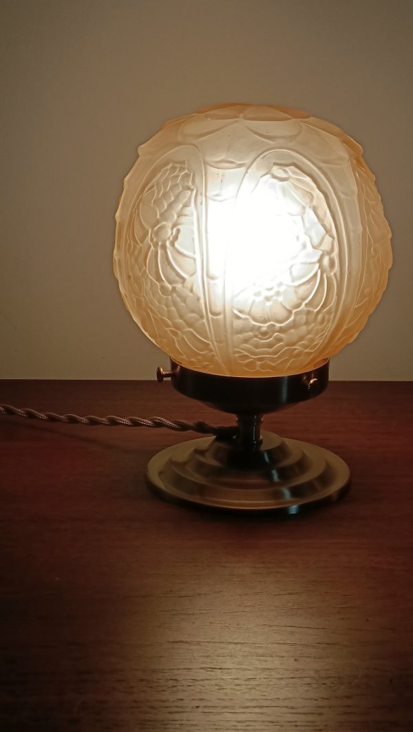Lampe à poser globe art déco rose – Image 3