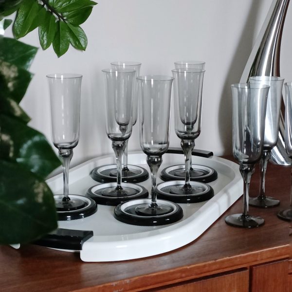 Série de 9 flûtes à champagne en verre fumé