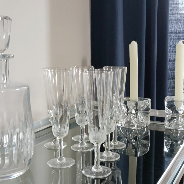 Serie de 7 flûtes en verre
