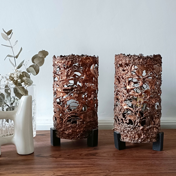 Paire de lampes brutalistes en cuivre par Aimo Tukiainen