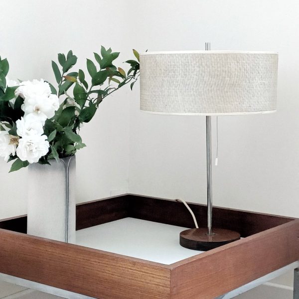 Lampe en teck et fibre de verre