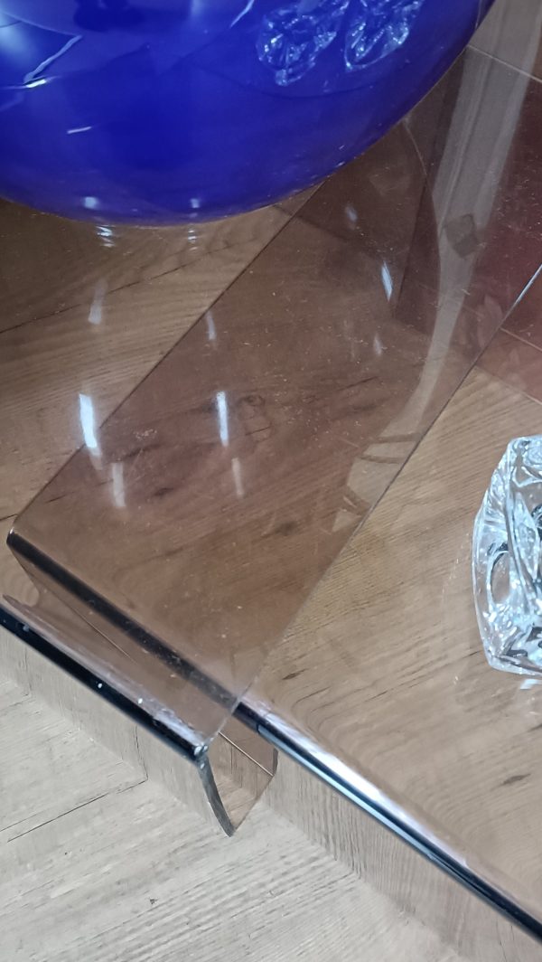 Réservées Isabelle - Tables gigognes en plexi fumé – Image 5