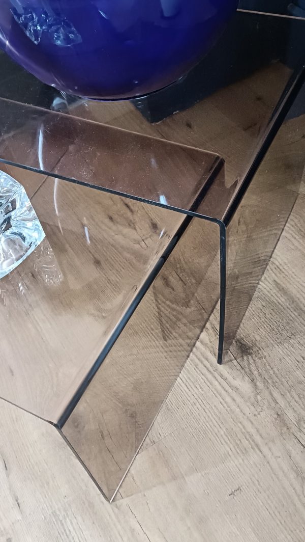 Réservées Isabelle - Tables gigognes en plexi fumé – Image 7
