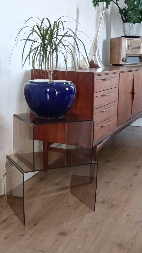 Réservées Isabelle - Tables gigognes en plexi fumé – Image 4