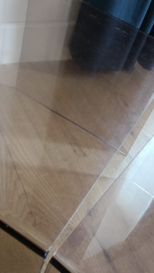 Réservées Isabelle - Tables gigognes en plexi fumé – Image 3