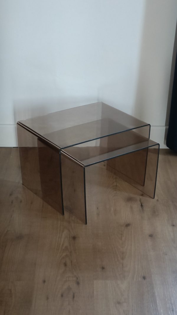 Réservées Isabelle - Tables gigognes en plexi fumé – Image 6
