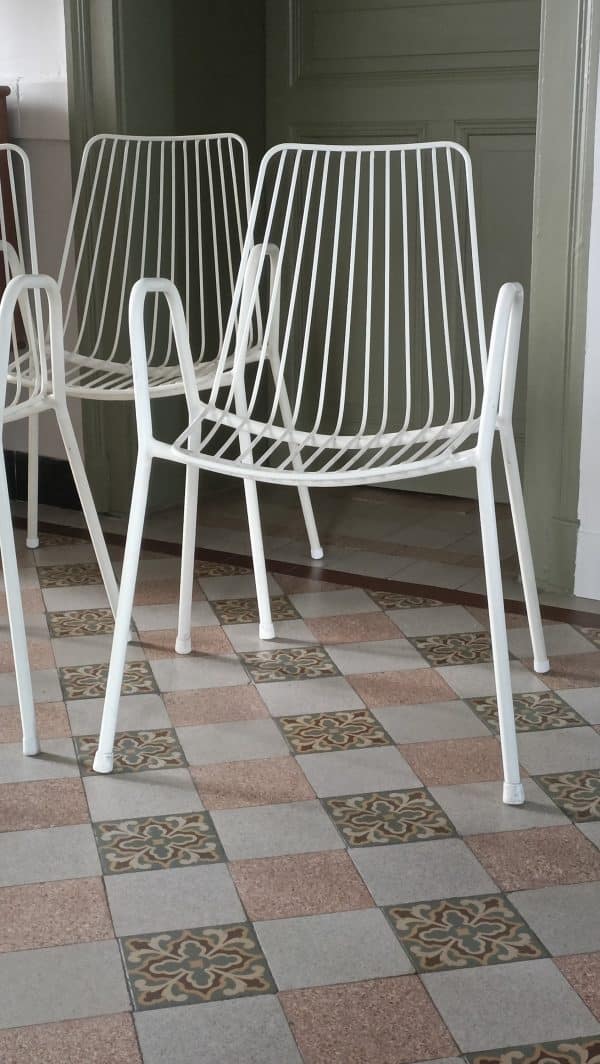Trio de chaises filaires années 60 – Image 3