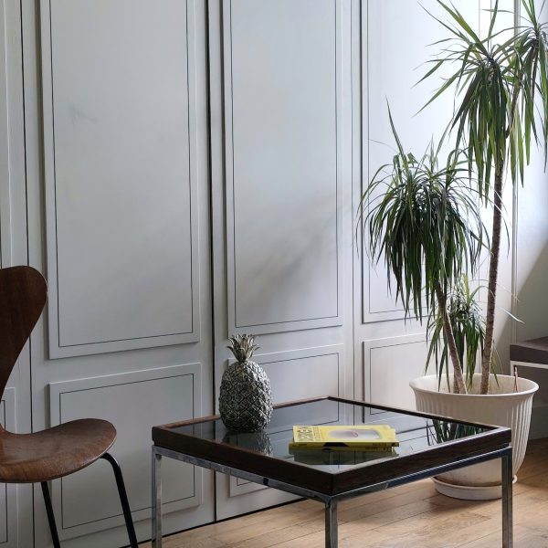 (Réservée Stéphanie) Table basse années 70 verre fumé et livraison incluse