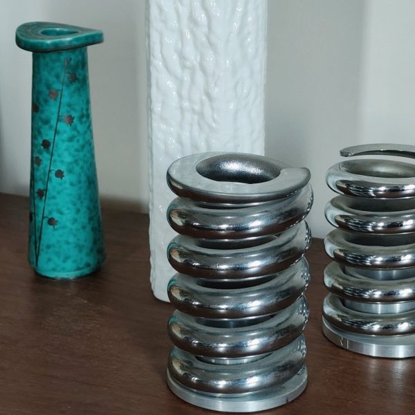 Grand pot porte-stylo "ressort" en acier – Design années 70