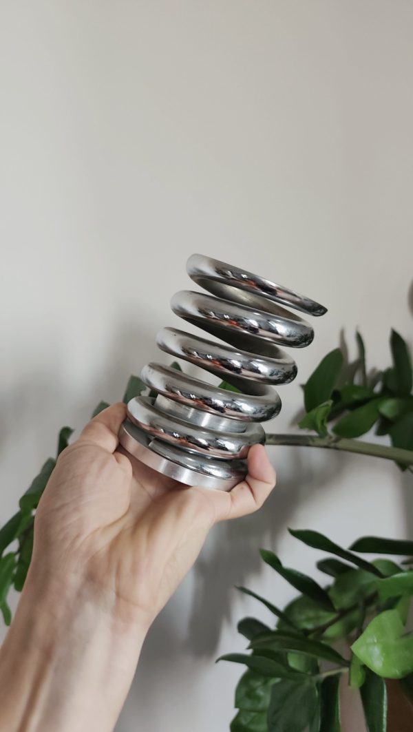 Grand pot porte-stylo "ressort" en acier – Design années 70 – Image 3