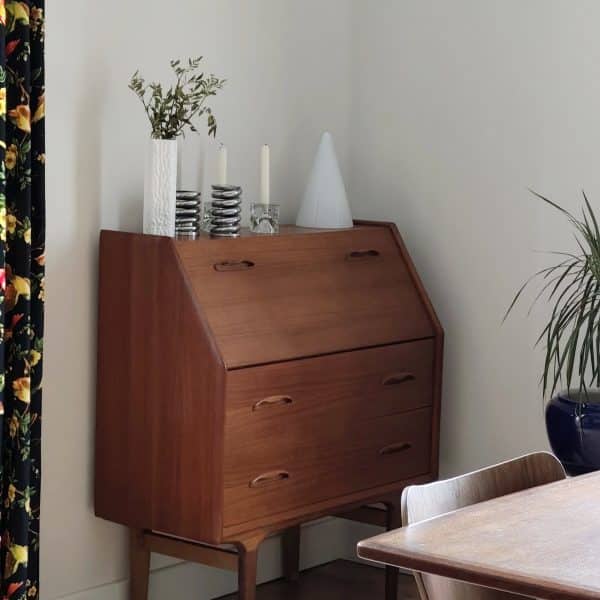 Réservé - Coiffeuse / Secrétaire vintage en teck par Ib Kofod-Larsen — Danemark, années 60