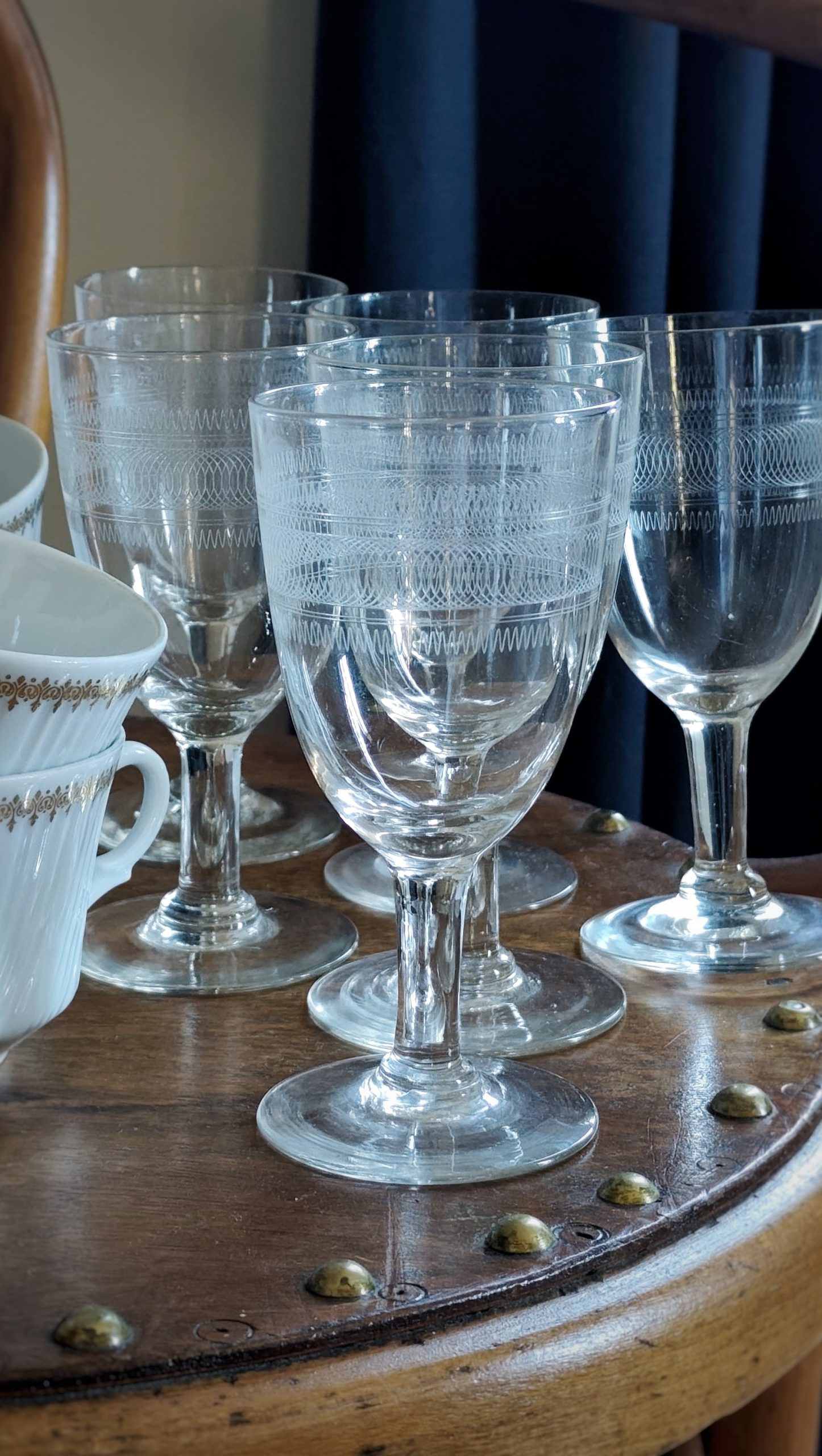 Lot de verres bistrot anciens – Image 4
