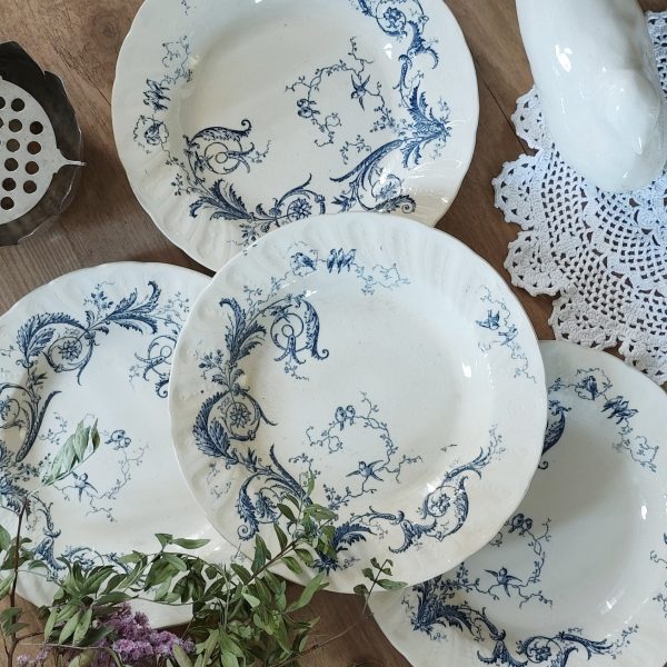 Lot de 4 assiettes semi creuses Rinceaux Gien, XIXe siècle