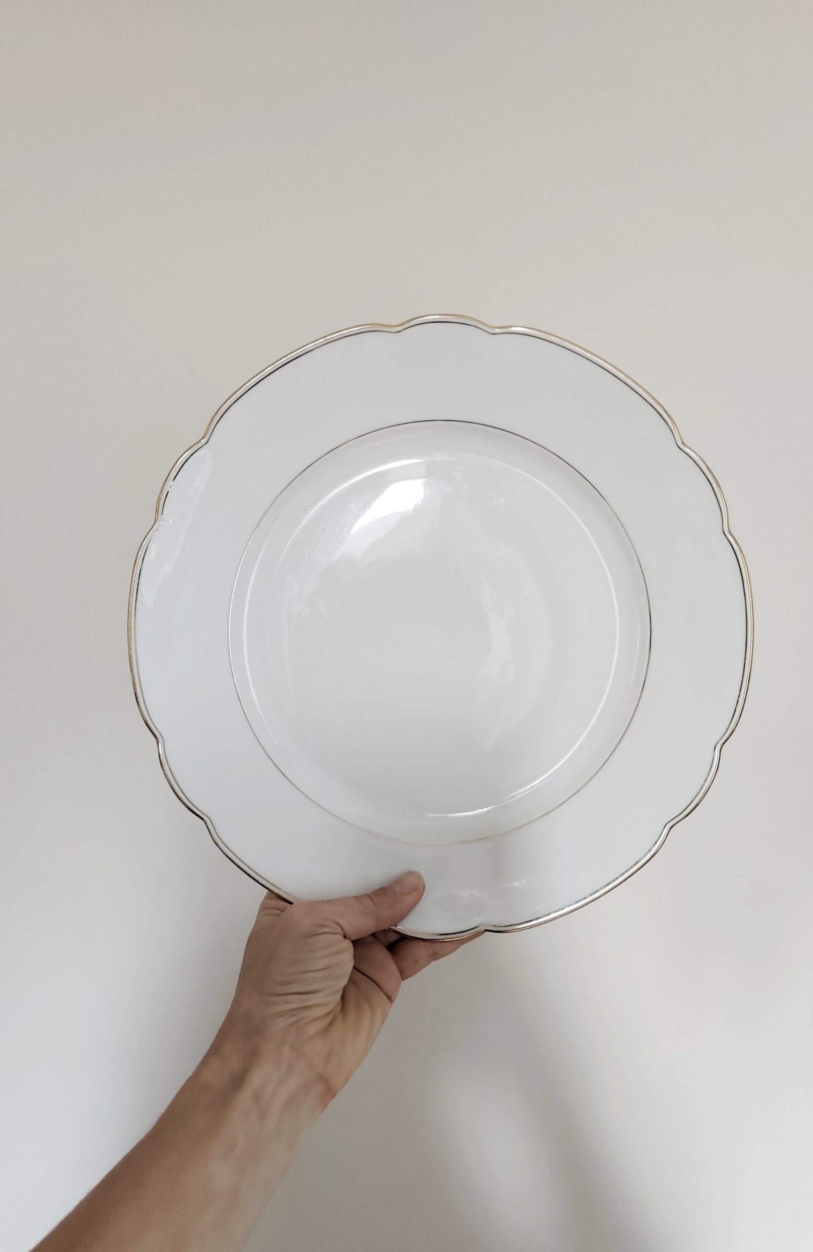 Trio de plats vintage en porcelaine – Image 4
