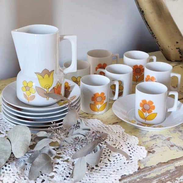 Service à café vintage coloré