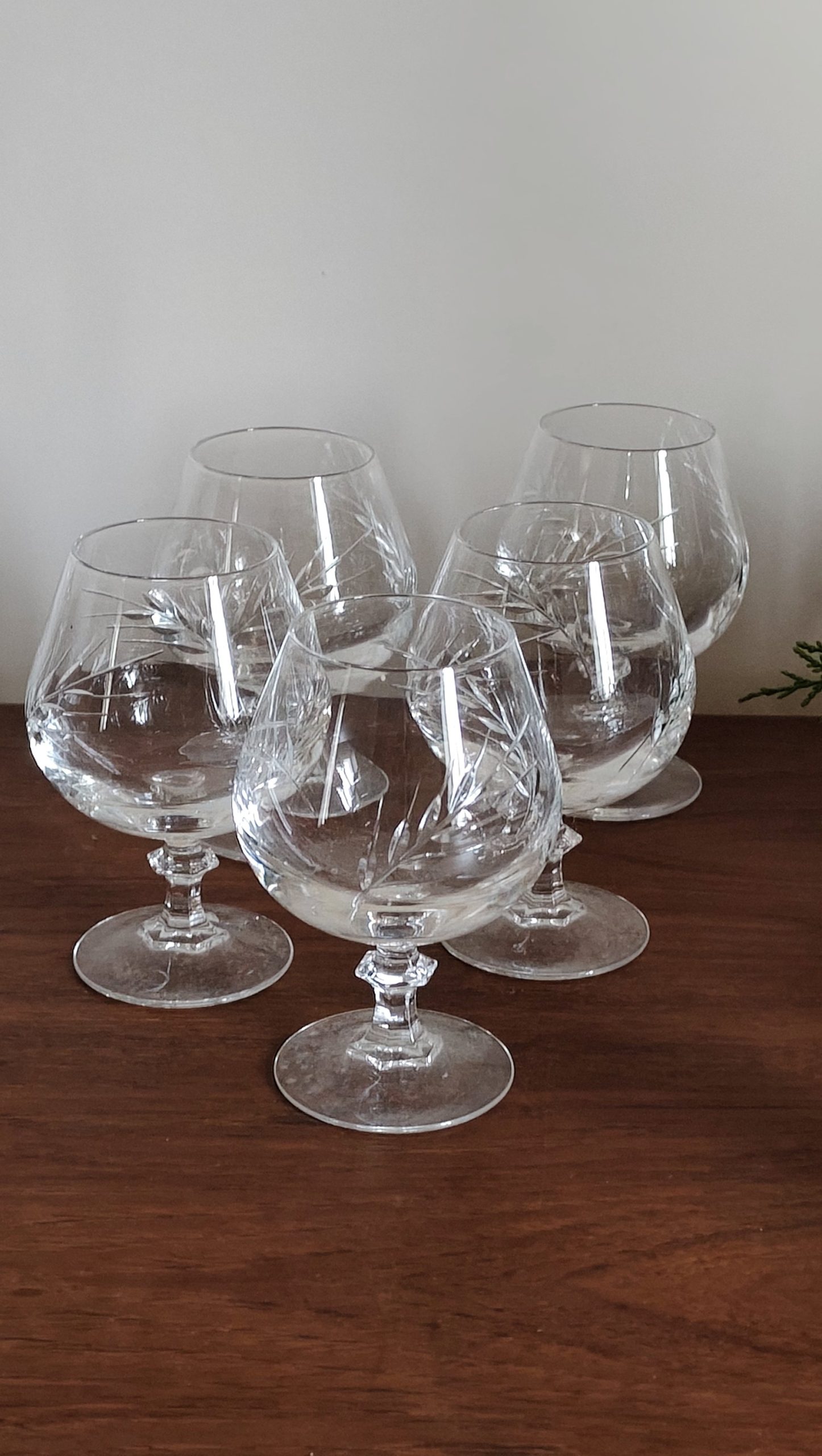 Ensemble de 5 verres à Cognac en cristal – Image 4