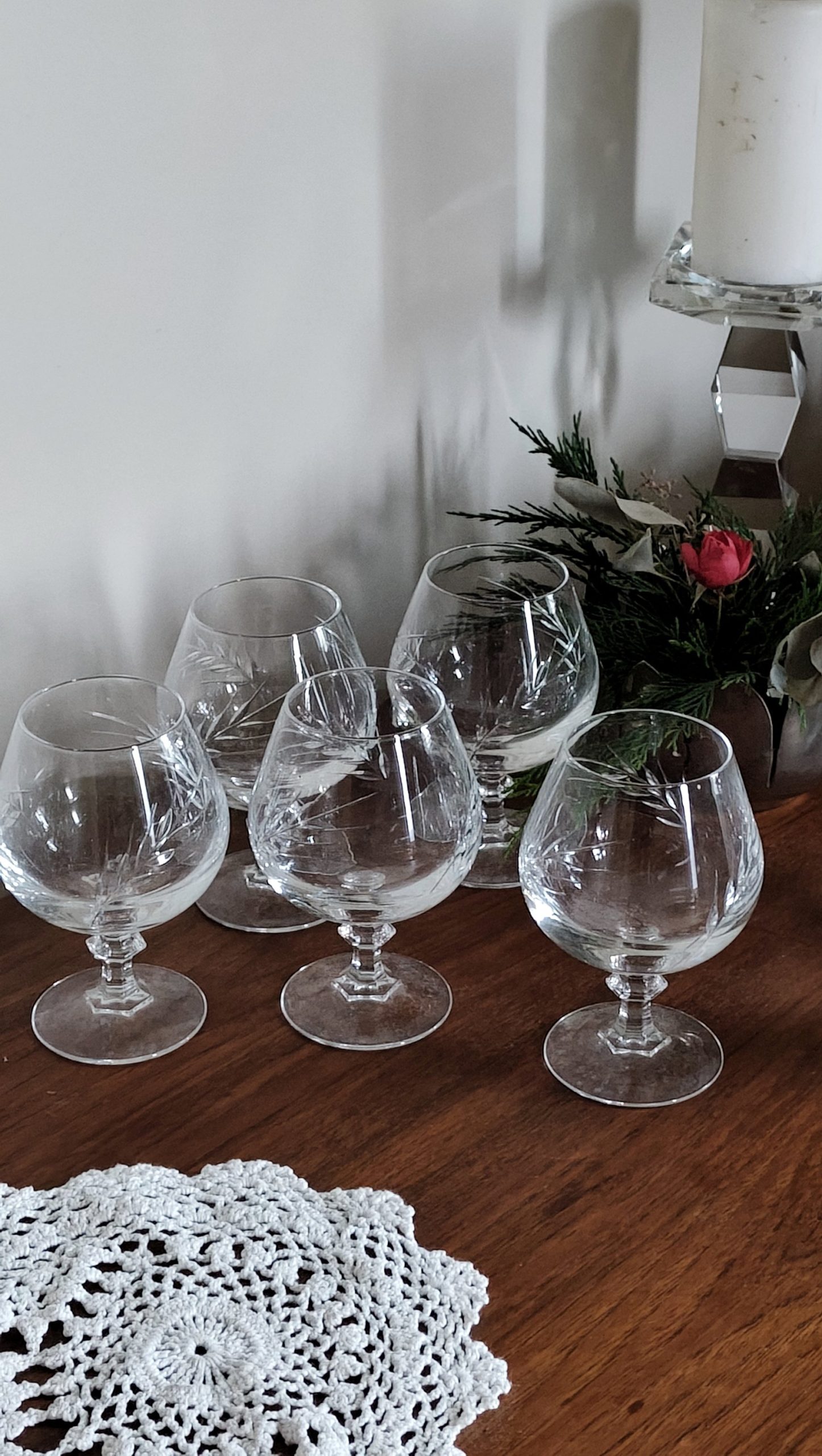 Ensemble de 5 verres à Cognac en cristal – Image 2