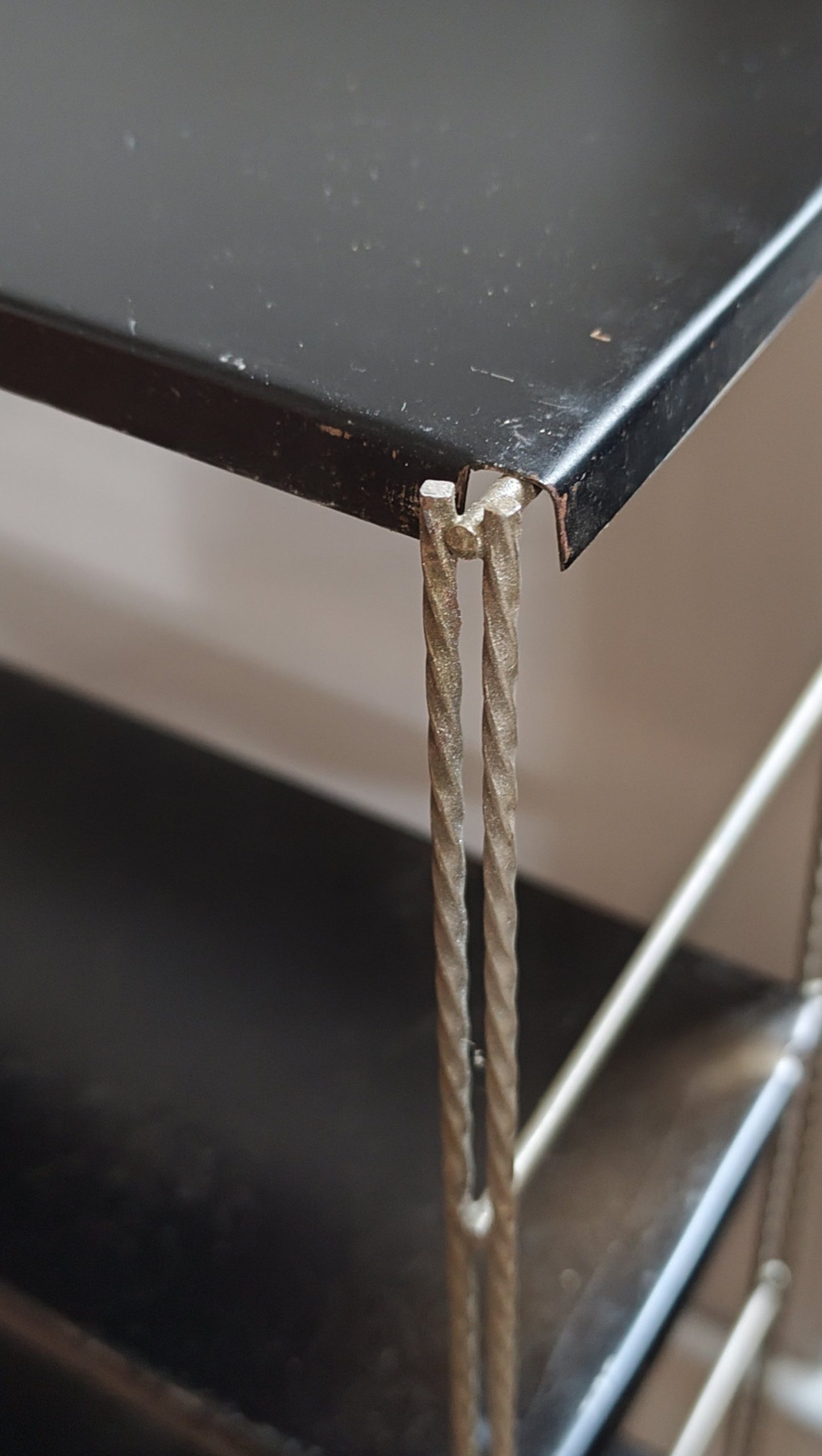 Réservée Hélène - Grande étagère string années 60 – Image 7