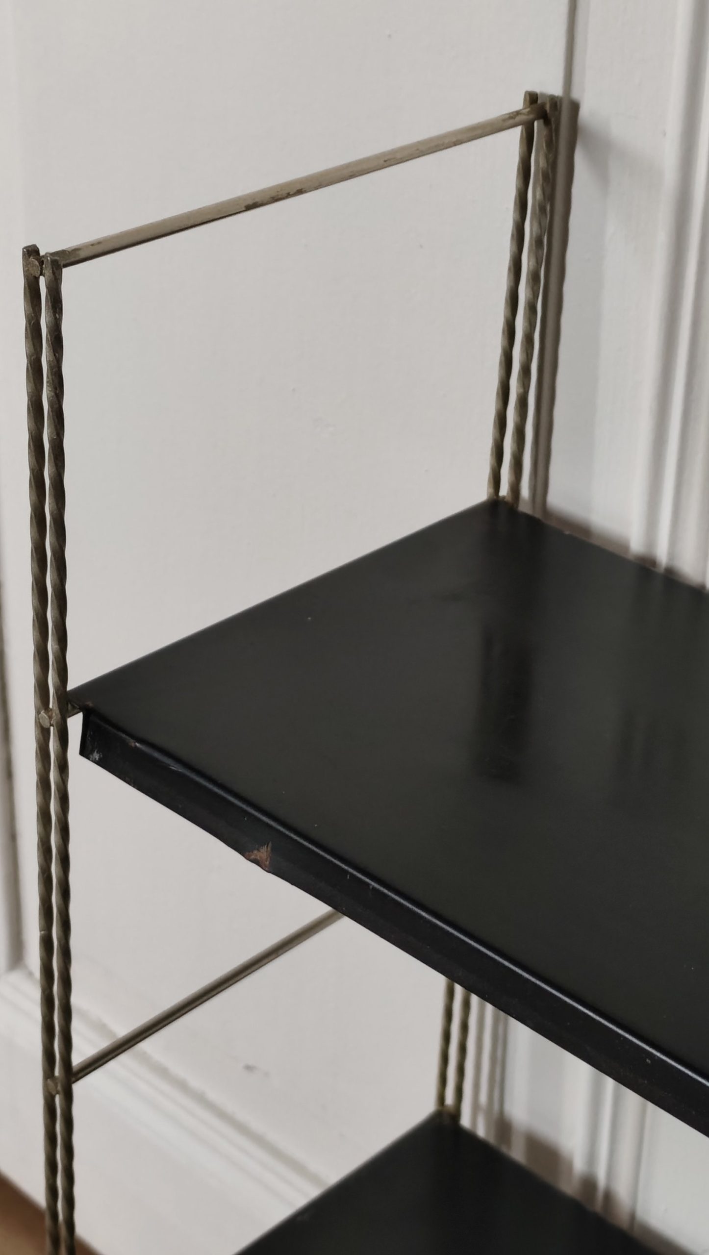 Étagère string années 60, noire – Image 4