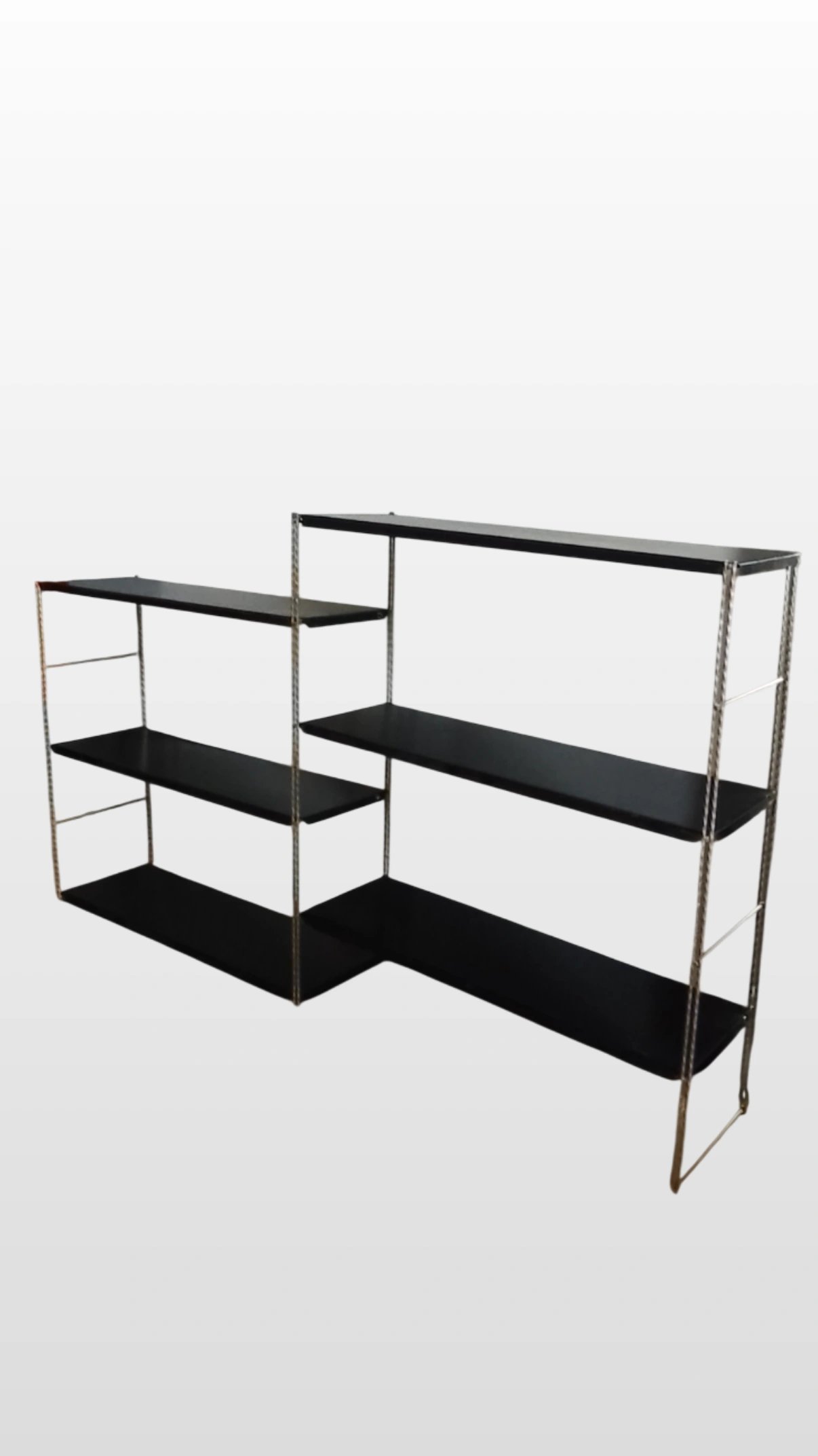 Réservée Hélène - Grande étagère string années 60