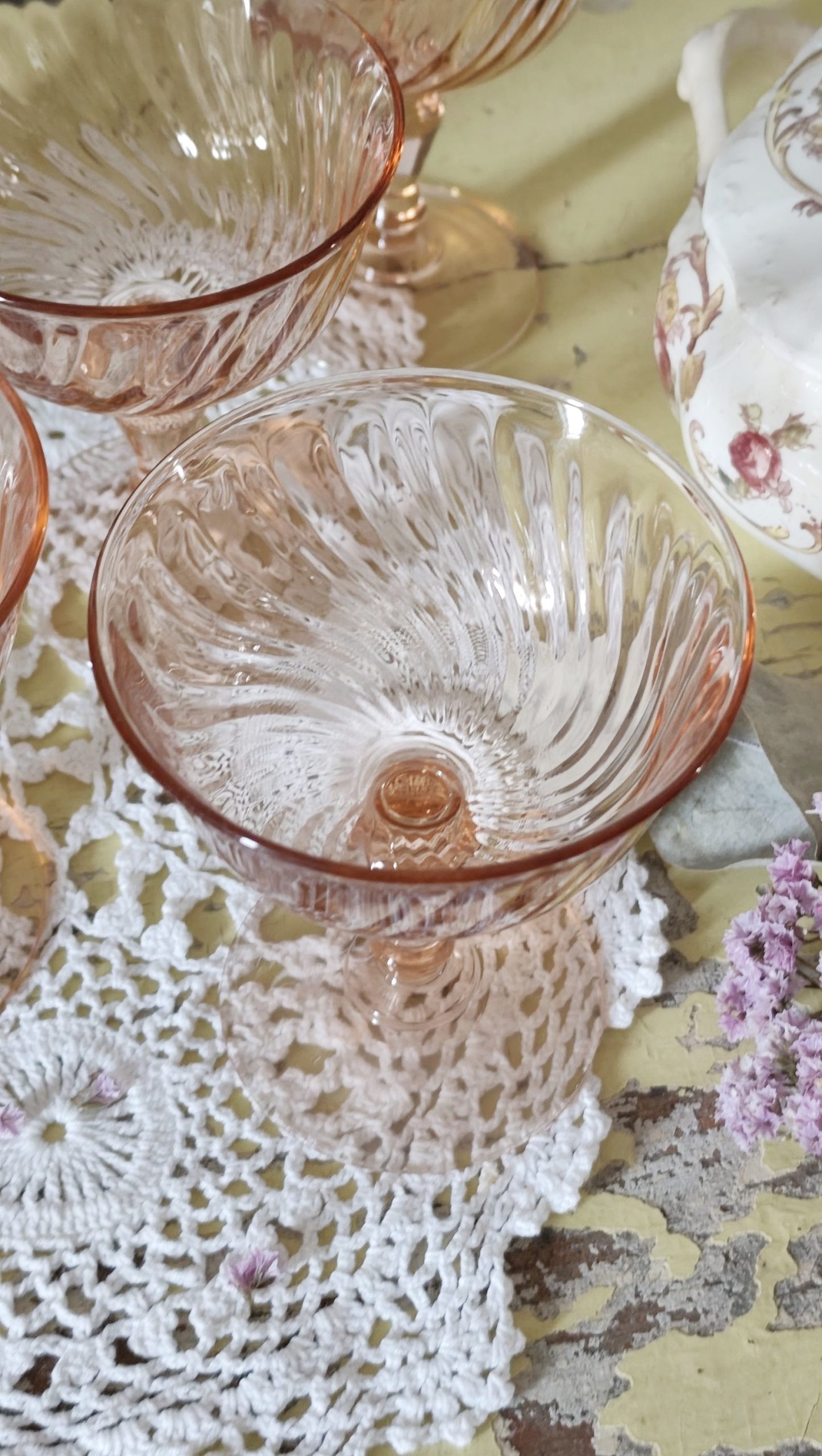 Coupes à champagne Rosaline vintage – Image 3