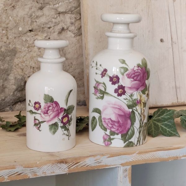 Duo d'anciennes fioles à parfum en porcelaine de Paris