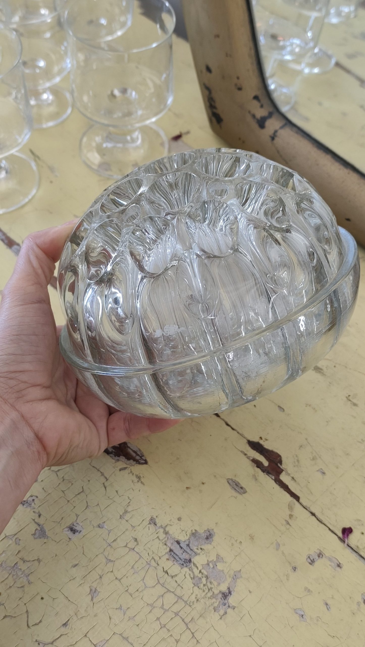 Réservé - Très grand pique-fleurs en verre – Image 3