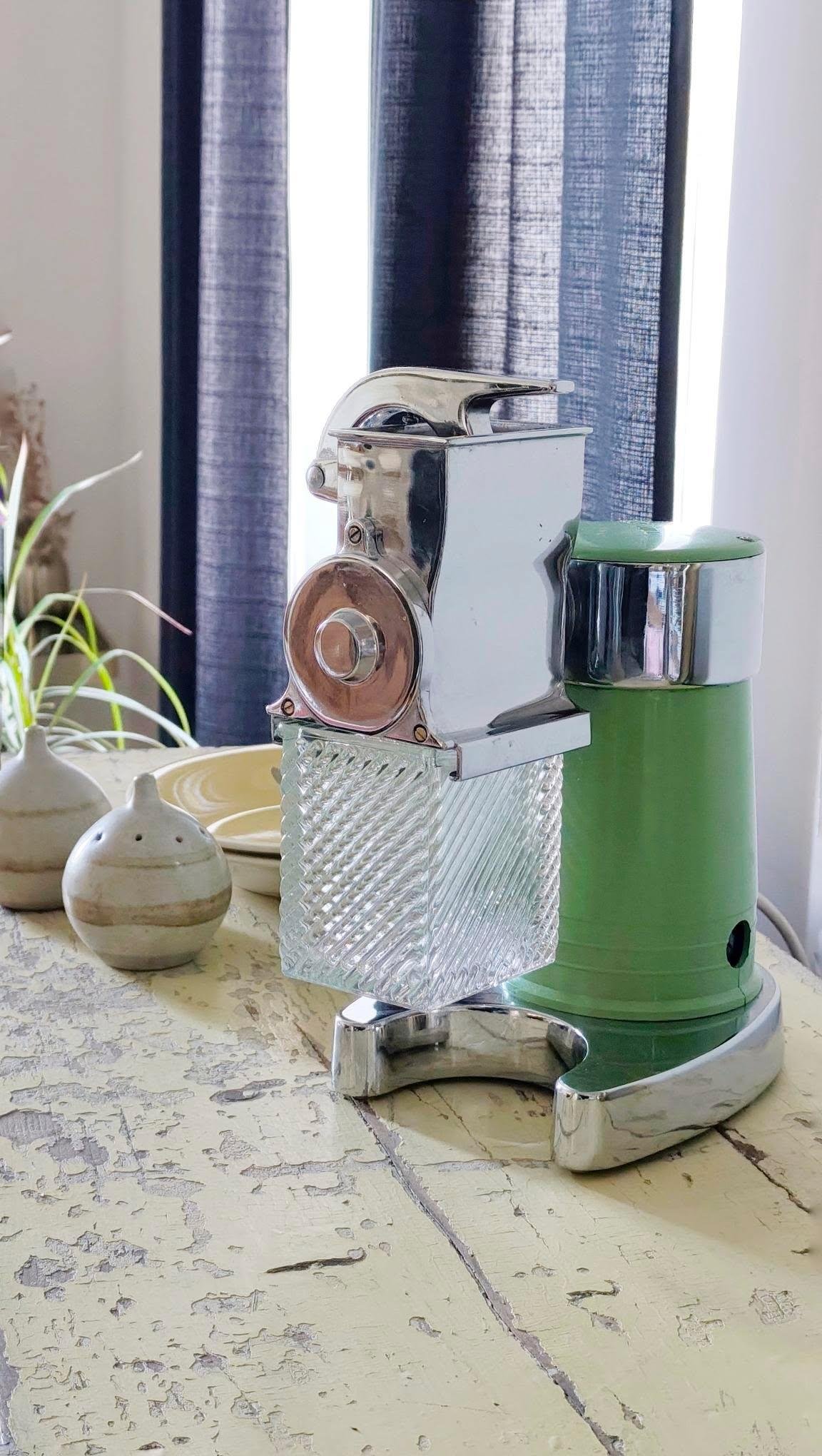 Râpe à fromage électrique vintage Quick Mill – Vert Pop & Chrome – Italie, années 60/70