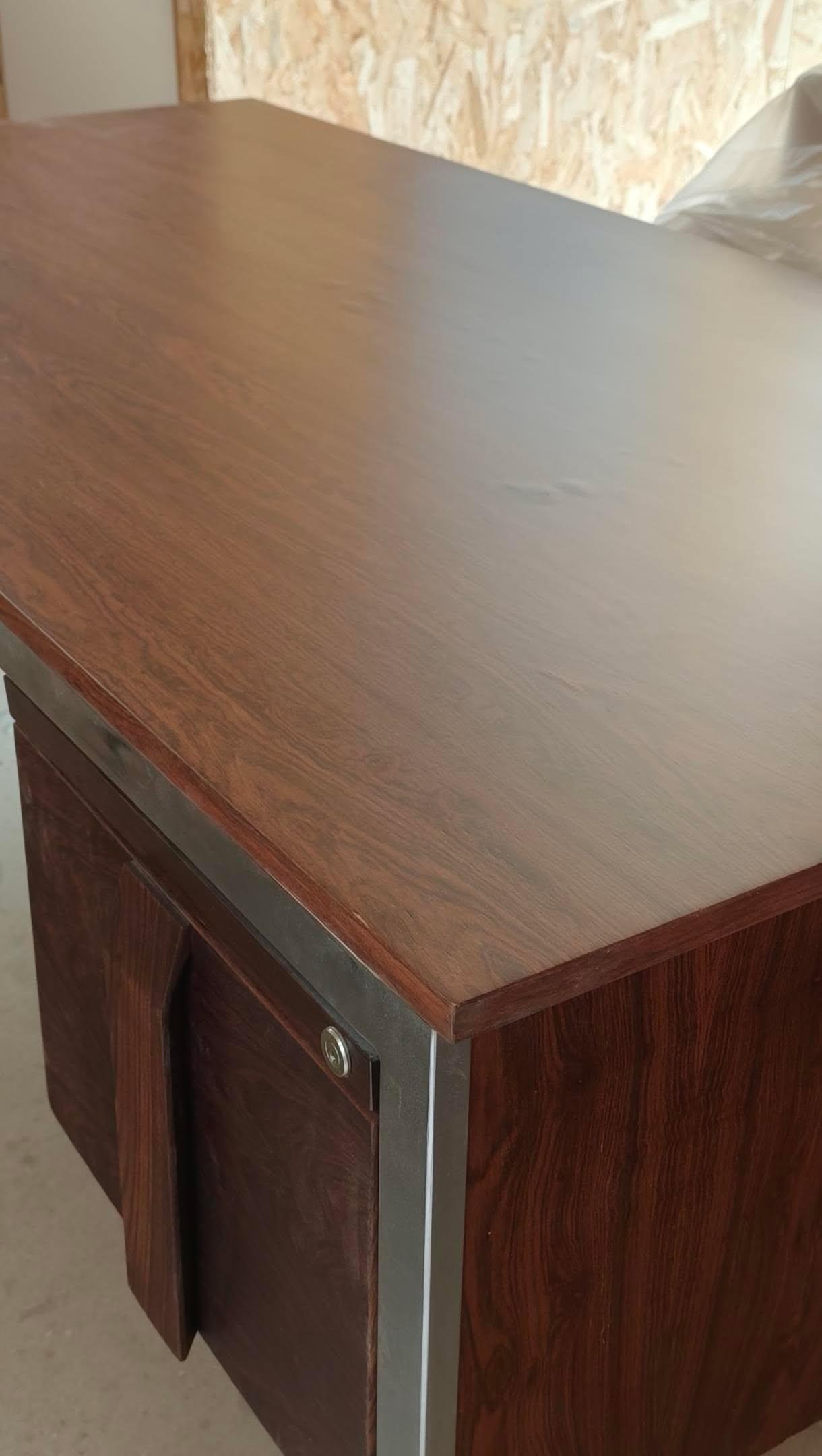 RARE : Bureau Jean Gillon en palissandre de Rio – Image 4